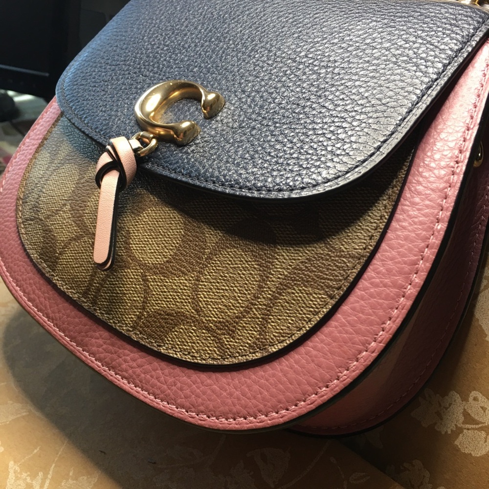 Coach Signature Crossbody in Navy & Lavender pebbled Leather and gold hardware